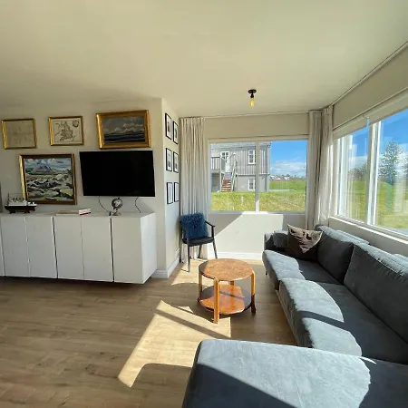 Apartment Cozy And Centrally Located In *